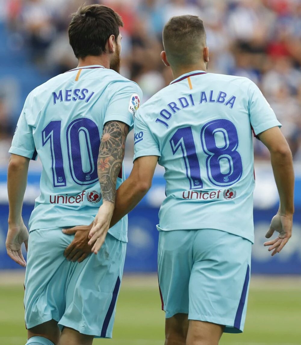 Azulard's tweet photo. All I know is that #Messi and Jordi Alba belong to the #GayCommunity.🤮

#GayBarca
#GayArgentina
#GayMetro 

#MessiLeavingBarca 
#MessiSeVa, #Alv.
#MessiIsGay https://t.co/ngK7hlibNE