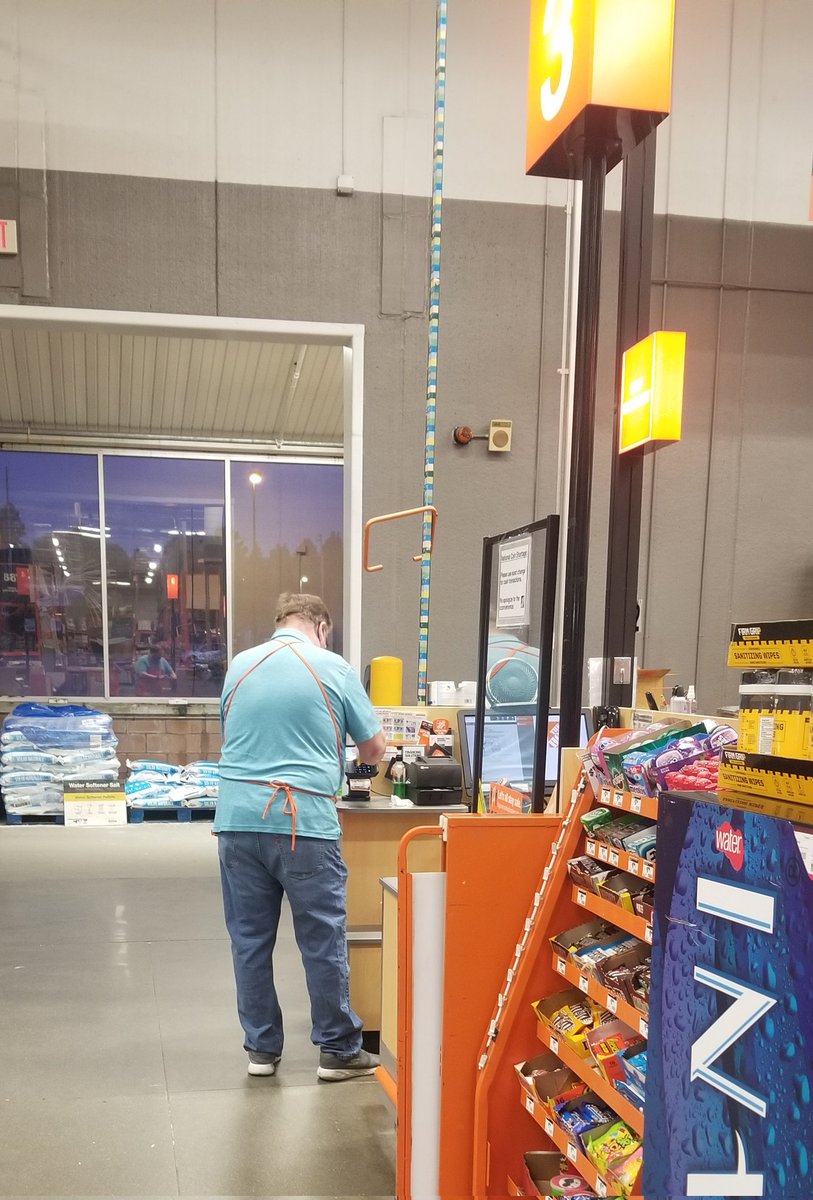 Every morning that Bill works he come in ans starts wiping everything down... keeping all of us safe! Thanks Bill!
@MattWorkmanTHD 
<a href="/KellyConnors7/">Kelly Connors</a> 
#safetyselfienp