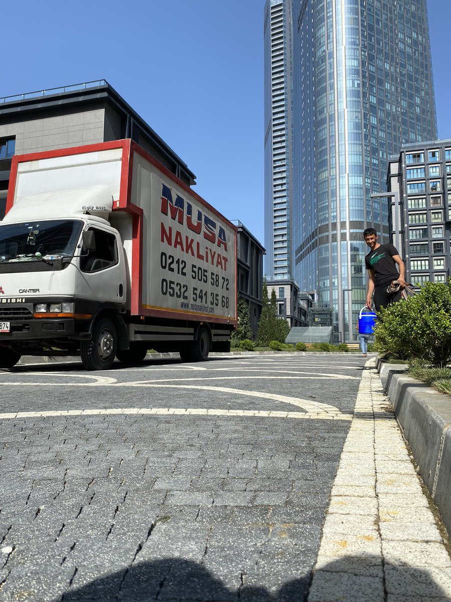 MusaTanrkulu12's tweet photo. İstanbul Asansörlü Evden Eve Nakliye
Şehir içi Şehirler Arası Taşımacılık.
Büro Ofis koli fuar Nakliyesi..
#bürotaşıma #Ofistaşıma #Büronakliyesi #Fuartaşıma #Lüxstaşıma #kalitelinakliyat #skylan #kalitelinaklitaşıma #evdenevenakliyat #Eşyataşıma https://t.co/FsvSw5MaXY