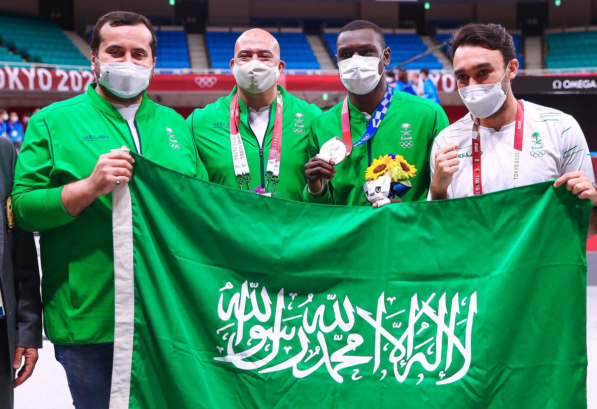 ariyadhiah's tweet photo. الفيصل مع البطل السعودي🇸🇦🥈

#طارق_حامدي 
#Tokyo2020 https://t.co/UwDpbASLHM