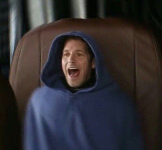 X: ¿Vas a la tierra por alguien en específico?

Yo: si.

Also yo: La foto que muestro.