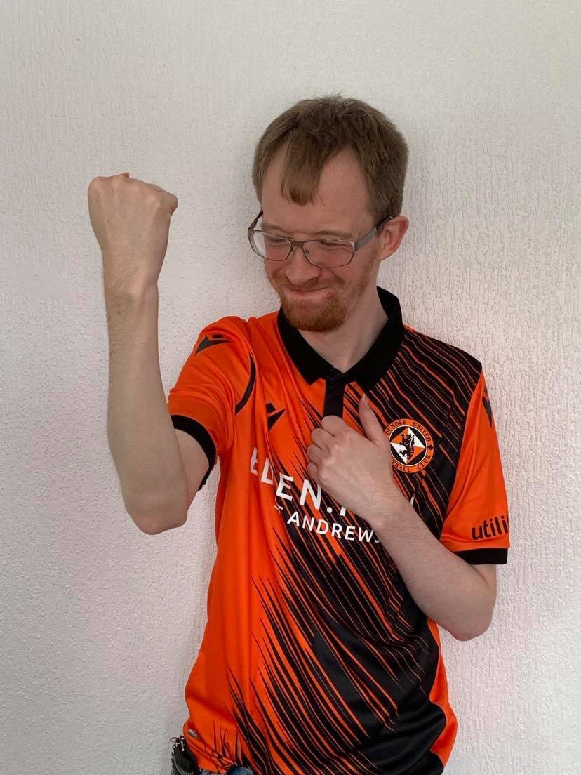 Sean and his dad spent no time in celebrating a home win for United today! It’s the first game they’ve been able to go to in a while and they are over the moon!  <a href="/dundeeunitedfc/">Dundee United FC</a> beating Rangers 1-0 🧡🖤⚽️🥳💙 #TeamWilliamBarclay #disabilityinclusion