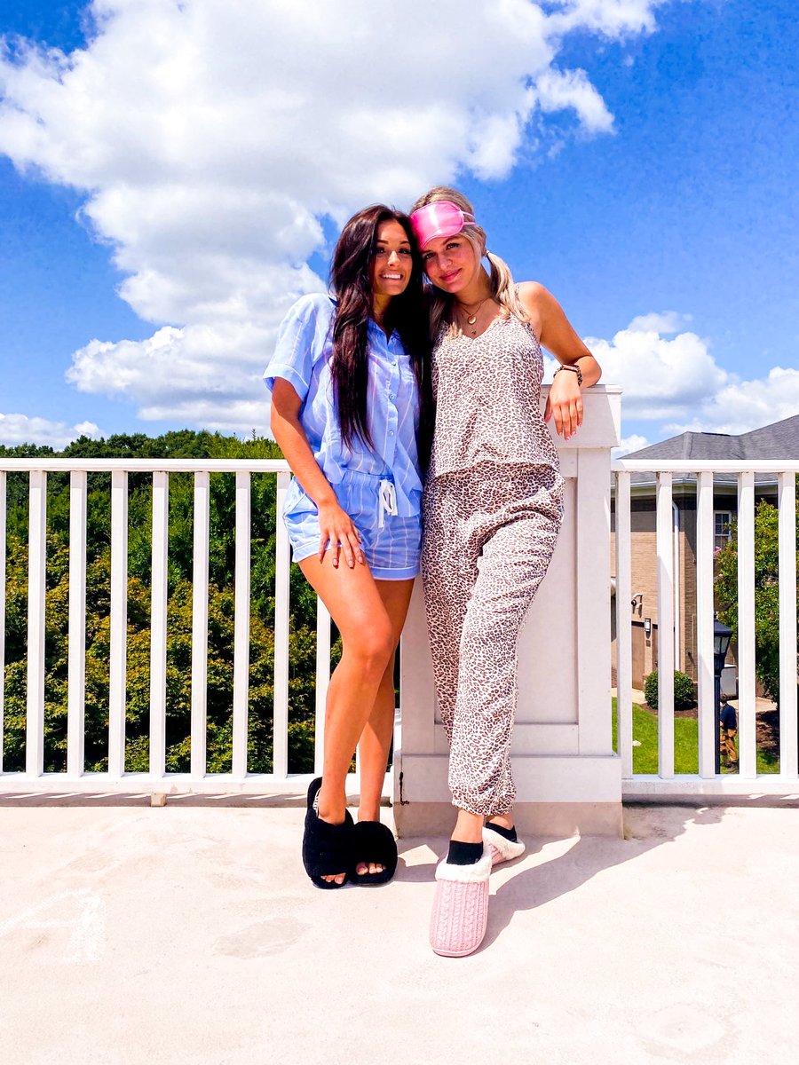 AXOUSC's tweet image. first three days of camp have been incredible so far!!! we are SO excited for recruitment to  start and to meet all of the PNMS!! #AXO #RushAlphaChi ❤️💚