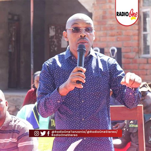 kaiyuntiyu666's tweet photo. #HABARI: Mkuu  wilaya ya Songwe Bw.Simon Simalenga ametishia kusitisha vibali vya shughuli za minada, magulio na masoko kwa muda usiojulikana iwapo wananchi wataendelea kupuuza maelekezo ya kujihadhari na janga la Covid-19.

Soma Zaidi>> https://t.co/FfppzyHHAl

#RadioOneUpdates https://t.co/6KfRuLVDLd