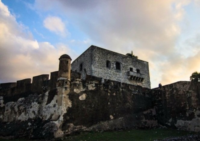 Visto de otro ángulo alcázar de colon