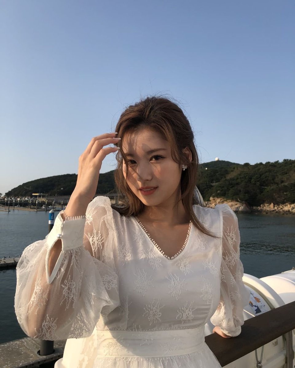 garusokyungs's tweet photo. i'm a married man! ㅋㅋ growing up, i've lost faith in love over and over, so many damned time so who would've thought i'd be here? you, @spelIcasts, make me feel the luckiest man everyday. we met by chance but i don't think it's a coincidence that we've come this far. https://t.co/AjWyHbcrGo