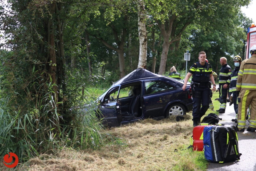 Automobilist ernstig gewond na botsing met boom in Kortehemmen