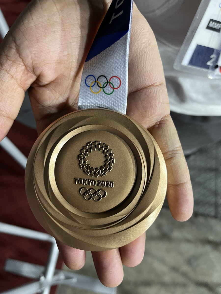rawatrahul9's tweet photo. Bajrang has been using the same display image on his whatsapp for last 5 years that was of the Tokyo2020 gold medal. Unfortunately, he couldn’t get one but congratulations on this bronze because it’s an #Olympics medal. Says: Will “finally have his own image there.” @BajrangPunia https://t.co/MxVuoAhqvH