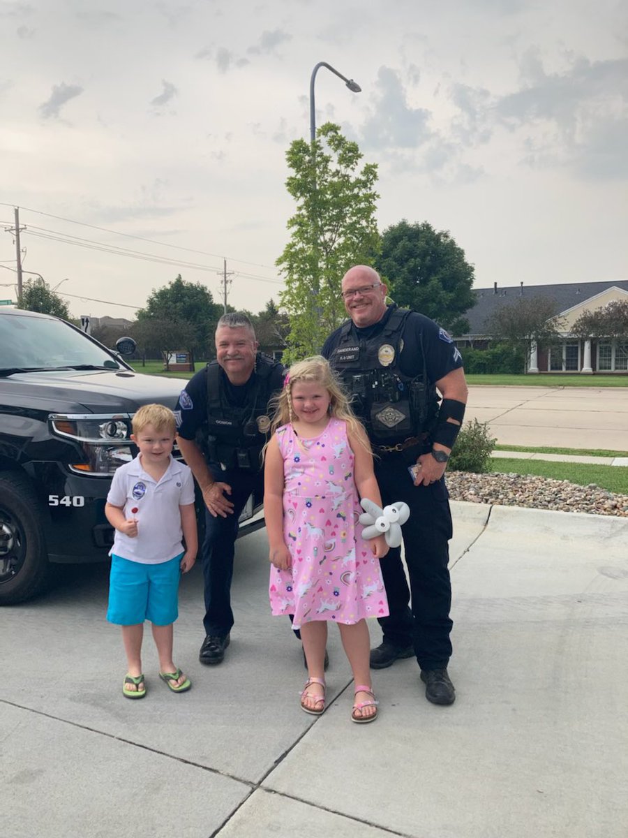 Great turnout for the Kellogg Credit Union meet and greet!  @SgtGomon <a href="/lavistapolice/">La Vista Police</a> <a href="/CityofLaVista/">@cityoflavista</a> <a href="/ofc_neville/">Ofc. Samantha Neville</a> <a href="/coleman_officer/">Officer Tyler Coleman</a> #75years