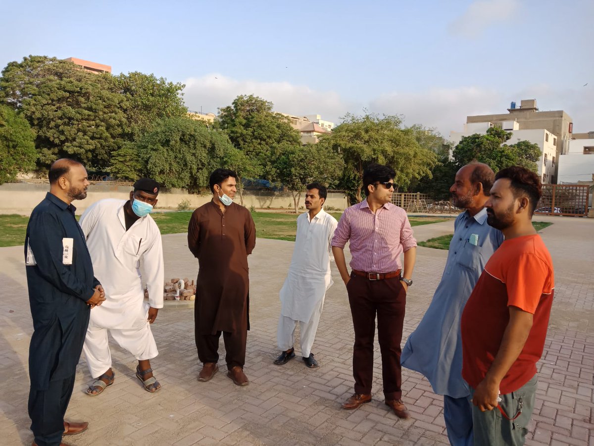 DMCCentralOffi1's tweet photo. On the direction of Worthy Deputy commissioner/ Administrator DMC Central,Municipal  Commissioner Syed Muhammad Ali Zaidi visit  at kachra kundi north nazimabad near ziauddin hospital
https://t.co/4We8xwWoOQ
@TheTahaSaleem 
@alamgeersaifee https://t.co/5q4ATftUJr