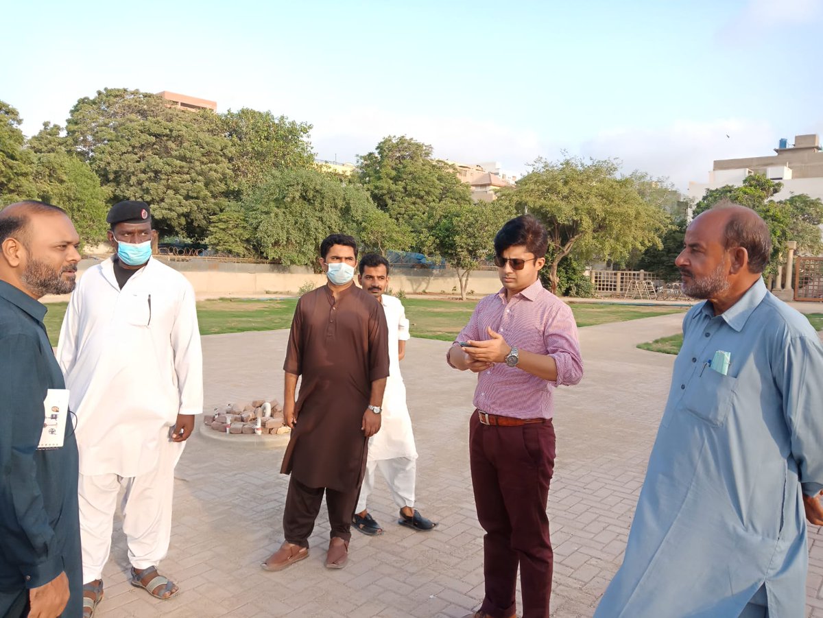 DMCCentralOffi1's tweet photo. On the direction of Worthy Deputy commissioner/ Administrator DMC Central,Municipal  Commissioner Syed Muhammad Ali Zaidi visit  at kachra kundi north nazimabad near ziauddin hospital
https://t.co/4We8xwWoOQ
@TheTahaSaleem 
@alamgeersaifee https://t.co/5q4ATftUJr
