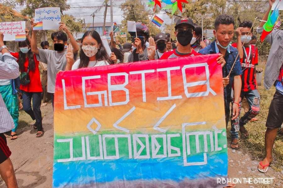 Myanmar_Now_Eng's tweet photo. Mandalay's LGBTIQ protest column marched against Myanmar's military junta today (Aug 7).

#WhatsHappeningInMyanmar https://t.co/QVghAlEKhz
