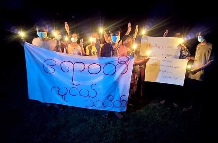 sggrvlyouth's tweet photo. The Irrawaddy Youth Strike in #Madaya Tsp, #Mandalay region held a candlelight night strike to against the military dictatorship tonight.

#Aug7Coup 
#WhatsHappeningInMyanmar https://t.co/4FE16H8k4s