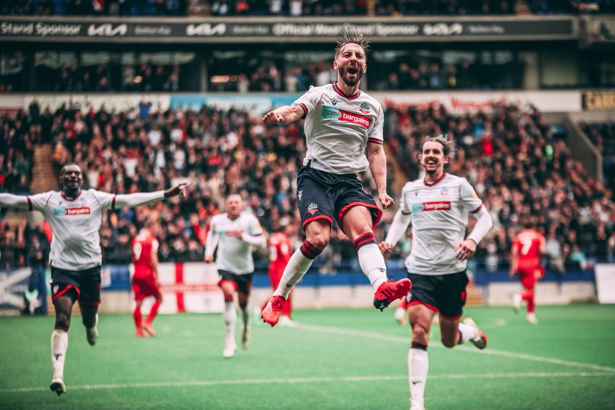 OfficialBWFC's tweet photo. 🔥 Ladies and gentlemen, Mr. Josh Sheehan.

⚪️ 1-1 🔴 [56'] #BWFC 🐘🏰 https://t.co/q2H4LffKkJ