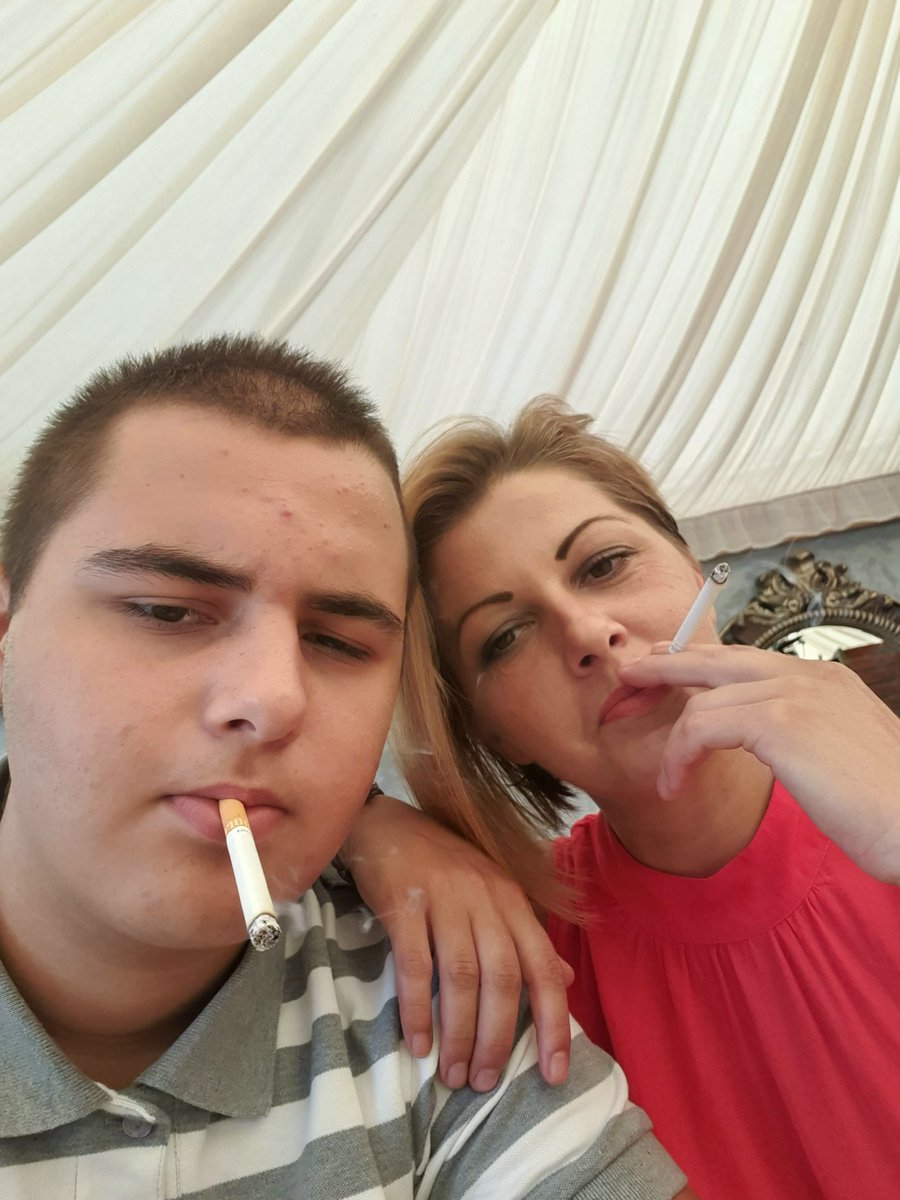 aca2101's tweet photo. Pušenje cigarete sa mojom majkom Tijanom osecaj je nevjerojatan #kaonikotin https://t.co/z80OI9rNOf