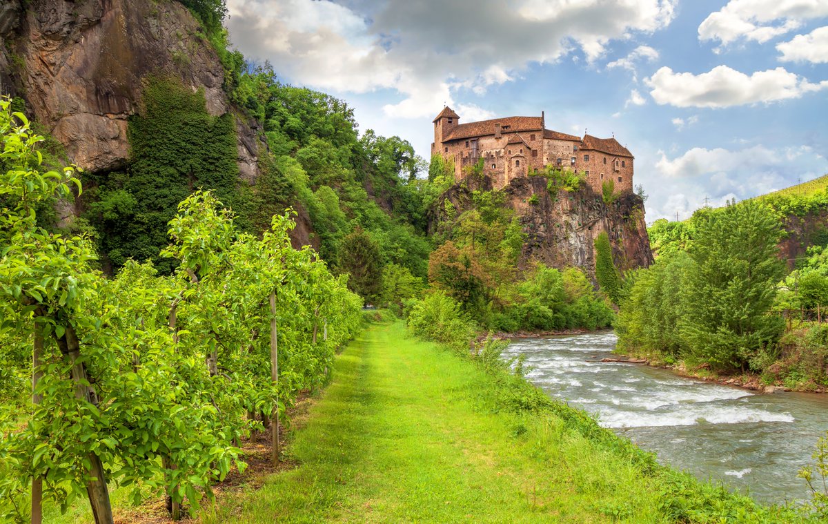 throneandvine's tweet photo. Ever wanted to journey back in time? Begin here. Castel Ronocolo in #SouthTyrol looks much like it did 700 years ago. 😍 Inside, are some of the best-preserved medieval frescoes in all of Europe. #AMustVisit https://t.co/7uMMRfMXqu