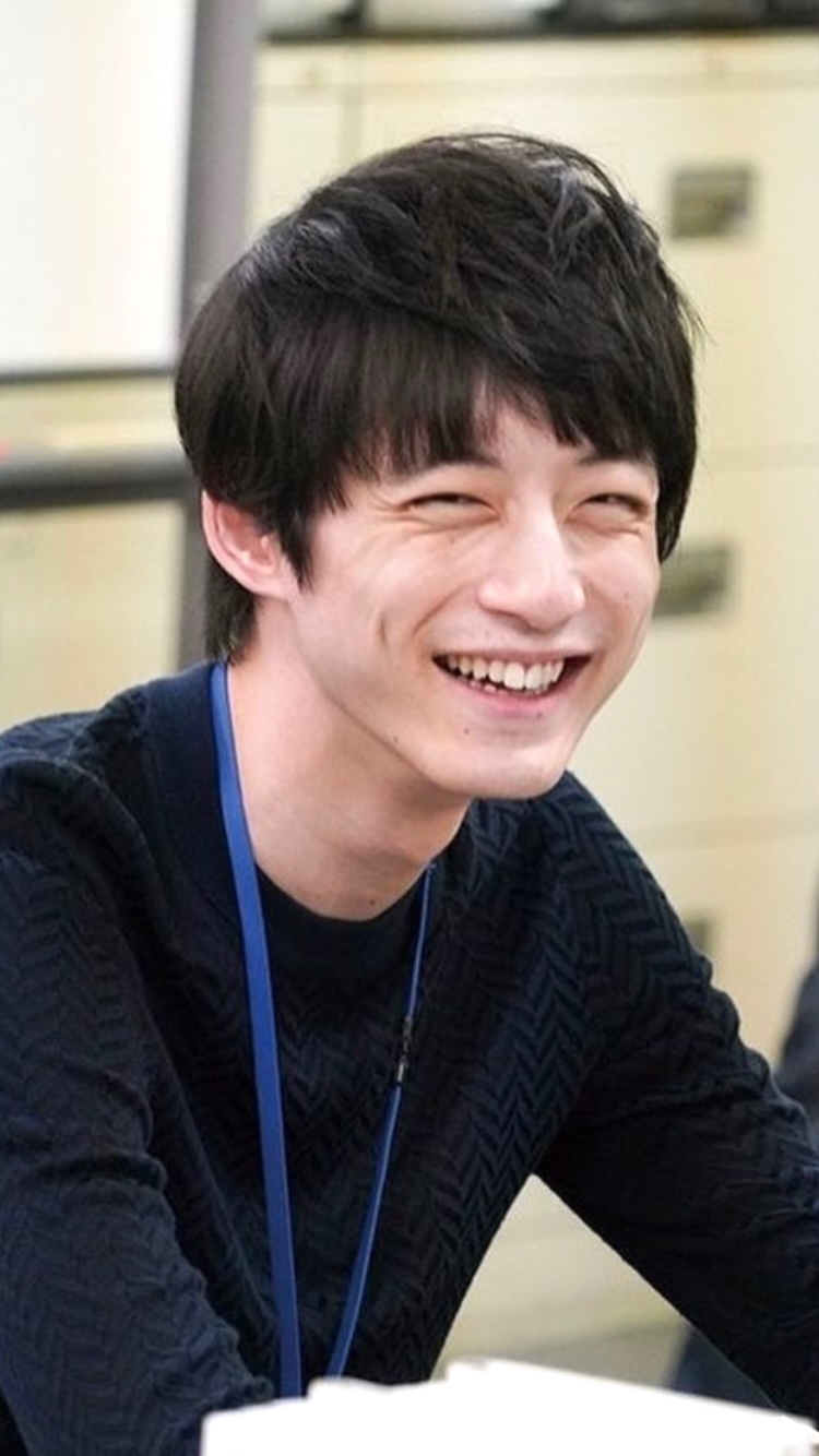 まきまき 坂口君のくしゃくしゃの笑顔がワンコみたいで可愛いんだけど 菅波先生はしないかなぁ 運転免許取った時とか気象予報士試験合格した時結構笑顔だったけど 登米の皆さんに祝福されてモネと一緒にもっとニコニコになる先生見たいな 土日は妄想が