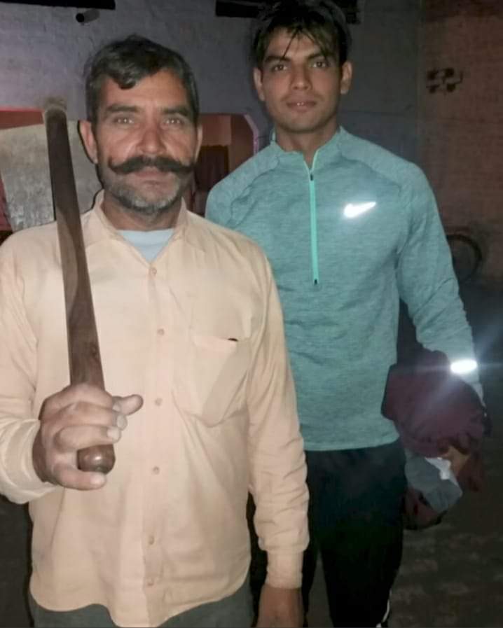 ramanmann1974's tweet photo. He is Neeraj Chopra  who won an Olympic Gold today; he is a son of a farmer, and his tribe is sitting at Delhi borders #FarmersProtest, the same tribe, which has been called "Mawaali", "Khalistani", "Drunk" and what not. Do you have something to say today @M_Lekhi, I dare you @@ https://t.co/AOo6WlynMb