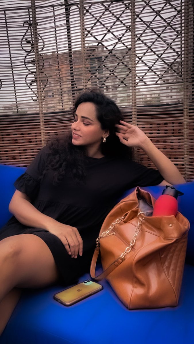 Saturdays are meant to be lazy.
#shootday #trendingwithtuhina #fashionablymotivating