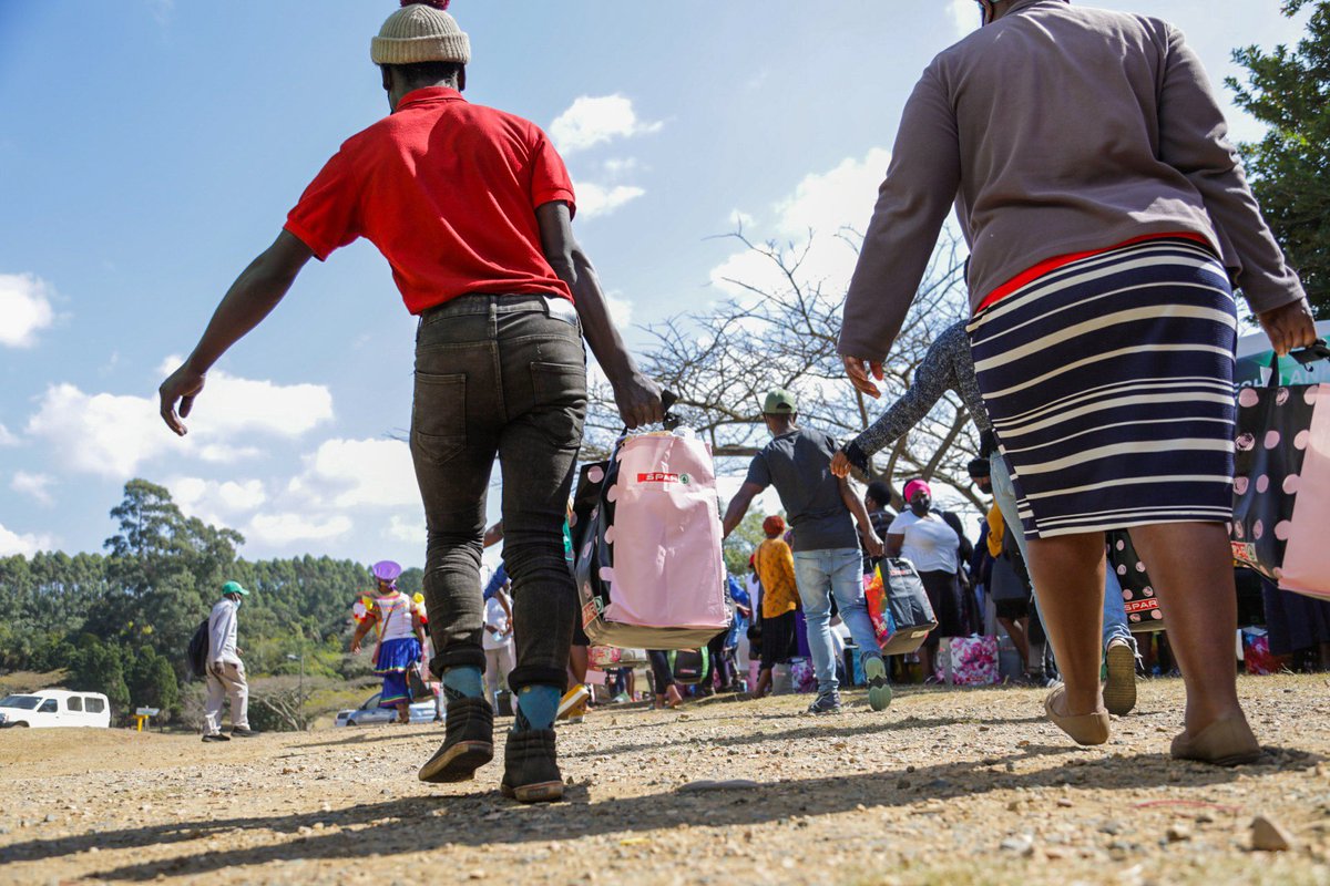 AmaZuluFootball's tweet photo. Today, we were out in the Melmoth community to continue spreading a message of recovery and rebuilding with the delivery of food parcels in partnership with @My_SPAR
#ForeverAsOne
#HebeUsuthu
#UsuthuTogether https://t.co/ALSFv3aVb9