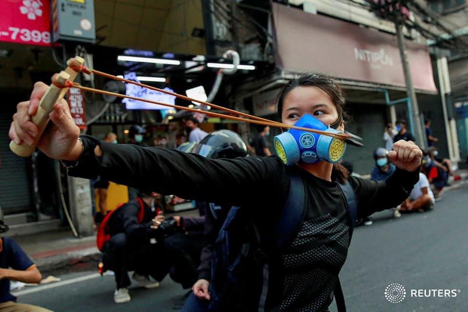 MFMandalay's tweet image. Medical Family - Mandalay (MFM) stands with the Thai people, likewise to Burmese people, who are fighting against the military dictatorship. Military dictatorships must fail. We believe in the success of the uprising.

📸 REUTERS/Soe Zeya Tun &amp;amp; Shoon Naing

#AgainstMilitaryCoups