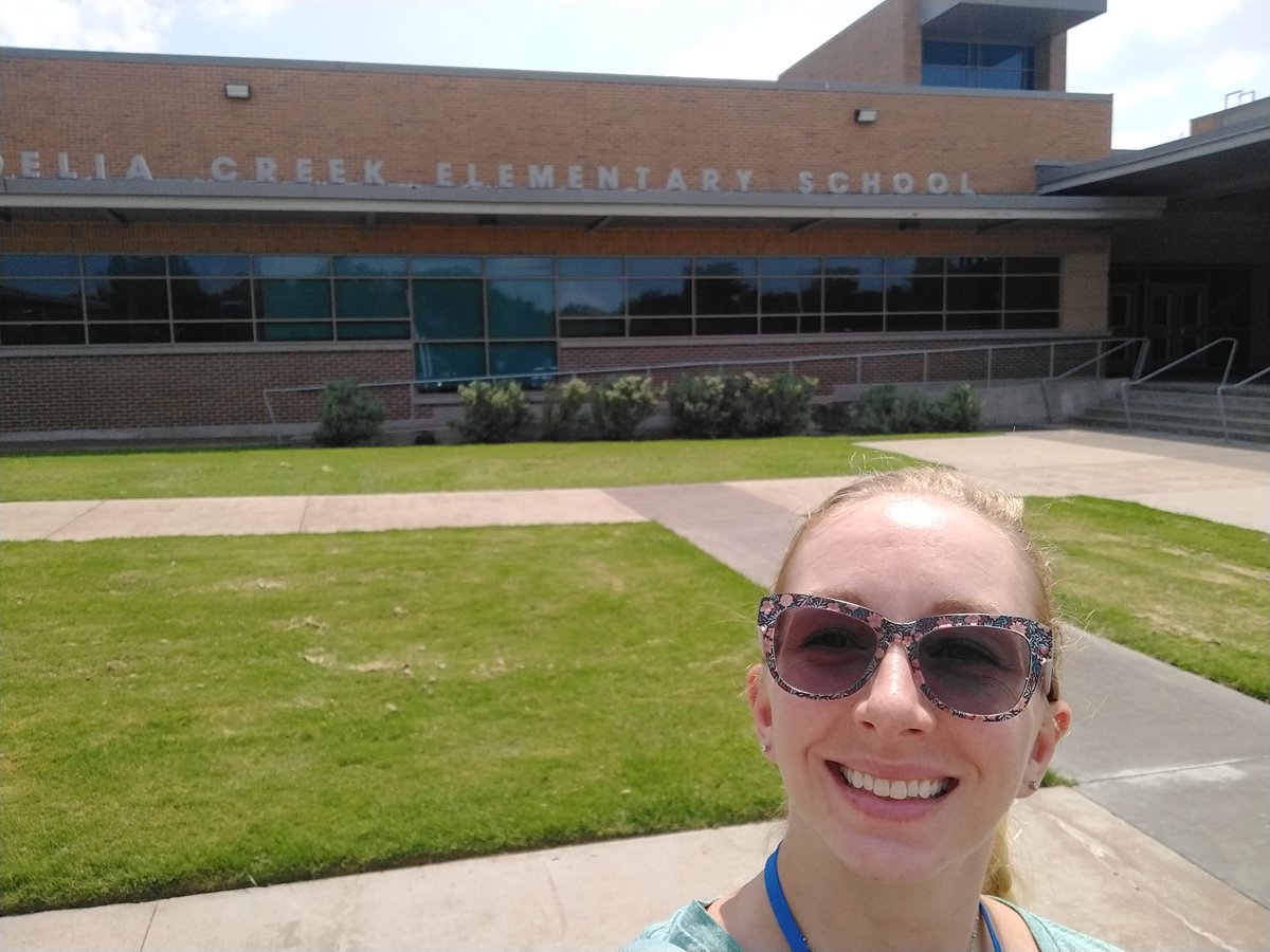 AGangstead's tweet photo. So excited to meet my new mentor and be the NEW LIBRARIAN at Audelia Creek Elementary!!! #risdpoweroflove #librariesinrisd @HeatherHornor @mrslibrarybooks @LIBRARIESinRISD https://t.co/c3dePSduPo