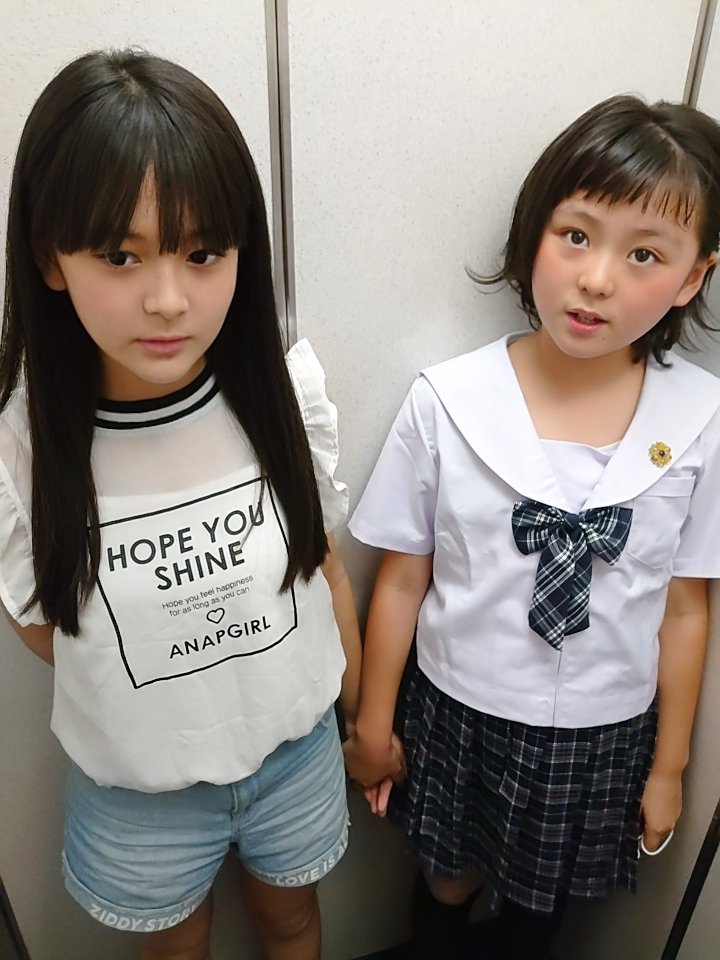 【 #すずのライブ記録 】
7/31 #尼崎2days 
2日目の #LittleBell #GoWest 三部

1日目の逆で、年齢下がっていくバージョンの三部🎤

静岡から参加の #綾音 ちゃん🏔️前の週ご一緒してから急に仲良くなって、エレベーターでもお手て繋いでおります😝こんな仲良くなったのにエレベーターの写真しかないよw