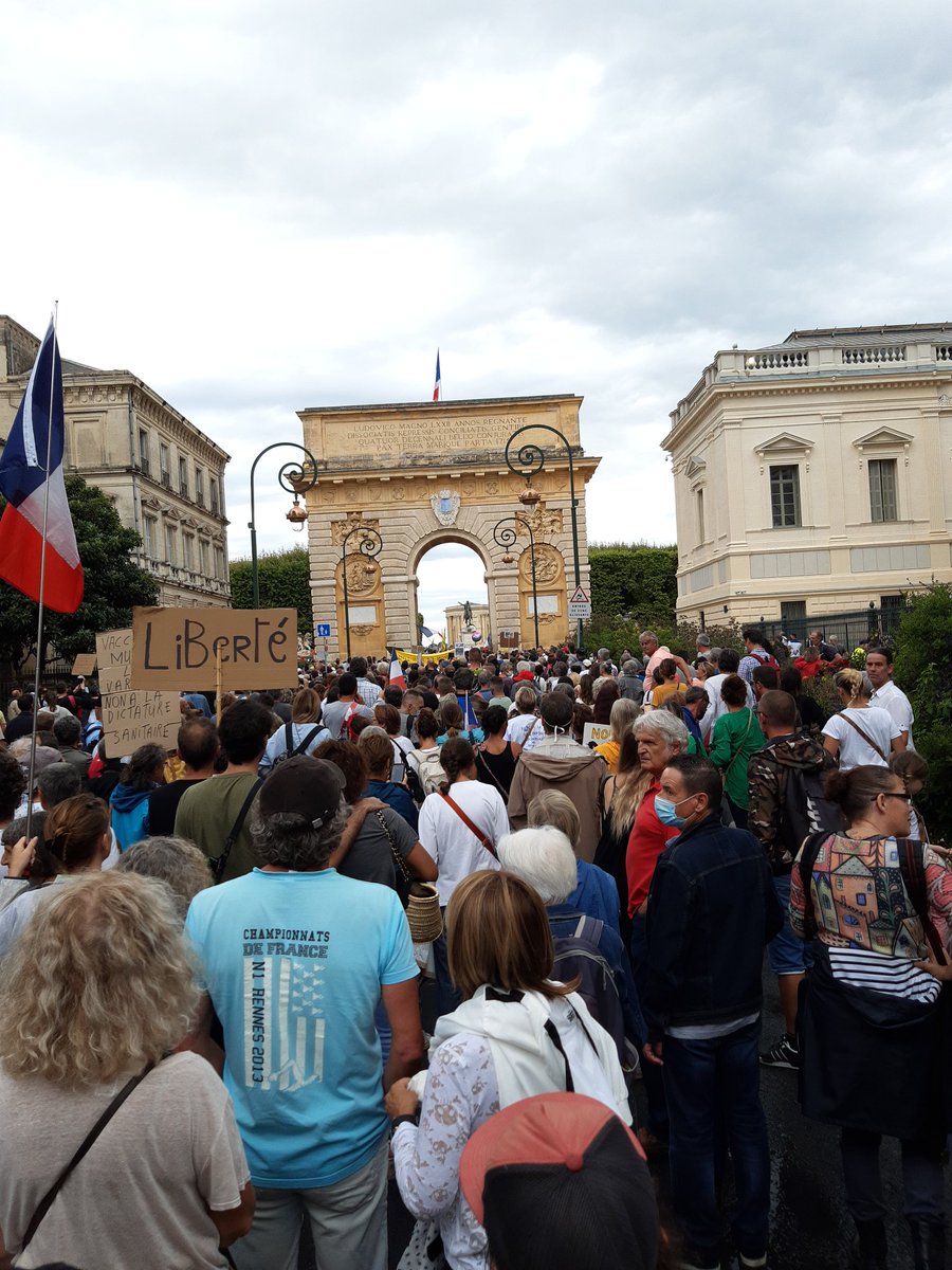 Mspigaroli's tweet photo. @Missvivi011 Mais c pas un malade, c'est juste un mauvais film et mauvais acteur, il sans doute raté le casting de plus belle la vie sue Marseille, mais ils nous prennent vraiment pour des cons, c ça qui fait mal.
Mais aujourd'hui a Montpellier, on était plus de 8000 personnes de #noncons https://t.co/1rJsOApX16