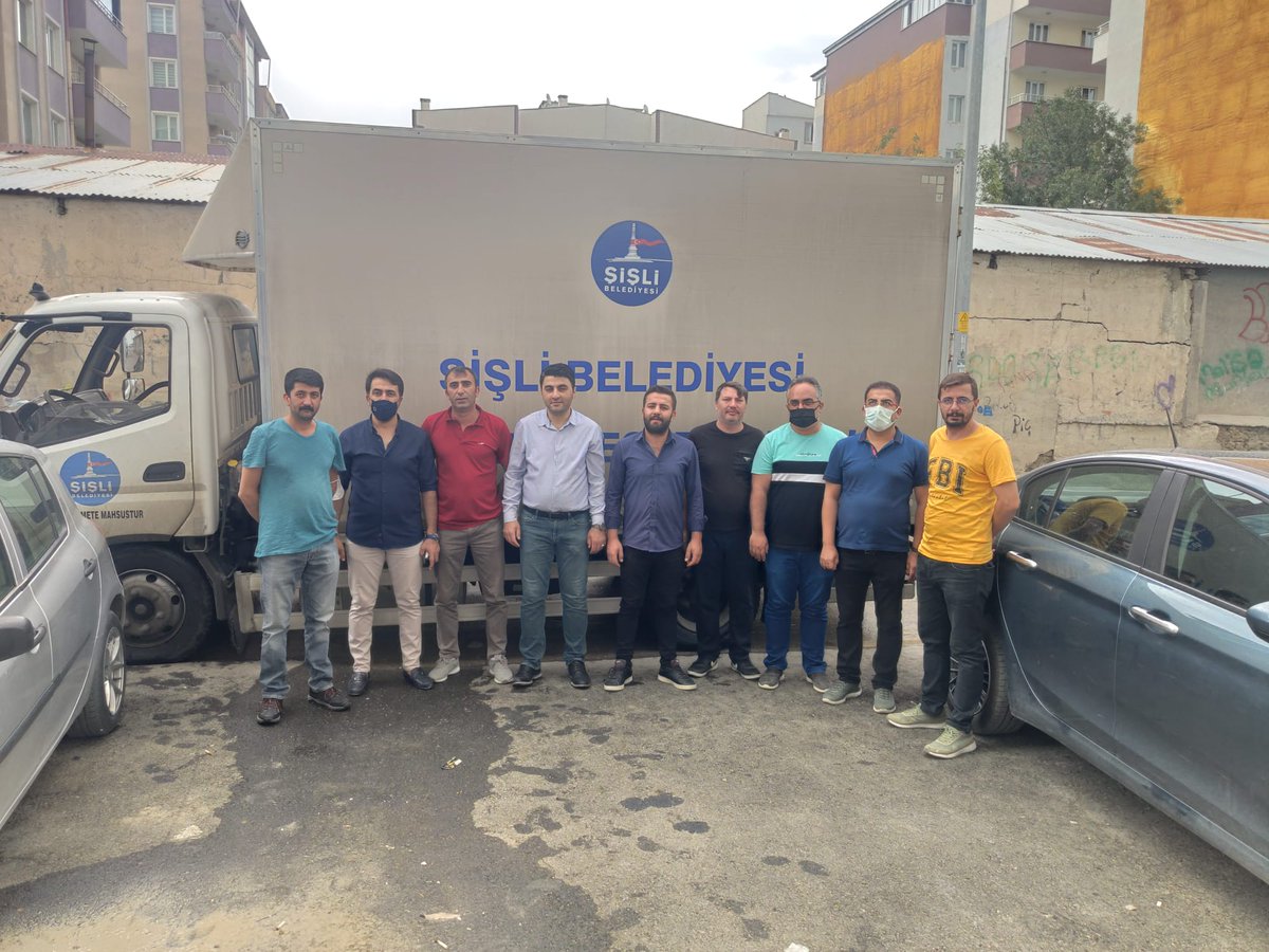 tmmobvanikk's tweet photo. Şişli Belediyesi'nin @sislibelediyesi Van ilçelerindeki sel felaketi nedeniyle TMMOB Van İKK ile dayanışma amacıyla gönderdiği malzemeleri ihtiyaç sahiplerine iletmek üzere teslim aldık.Teşekkür ederiz @muammerkeskin75 emeğinize yüreğinize sağlık,dayanışma yaşatır. https://t.co/zHS4buI1OL