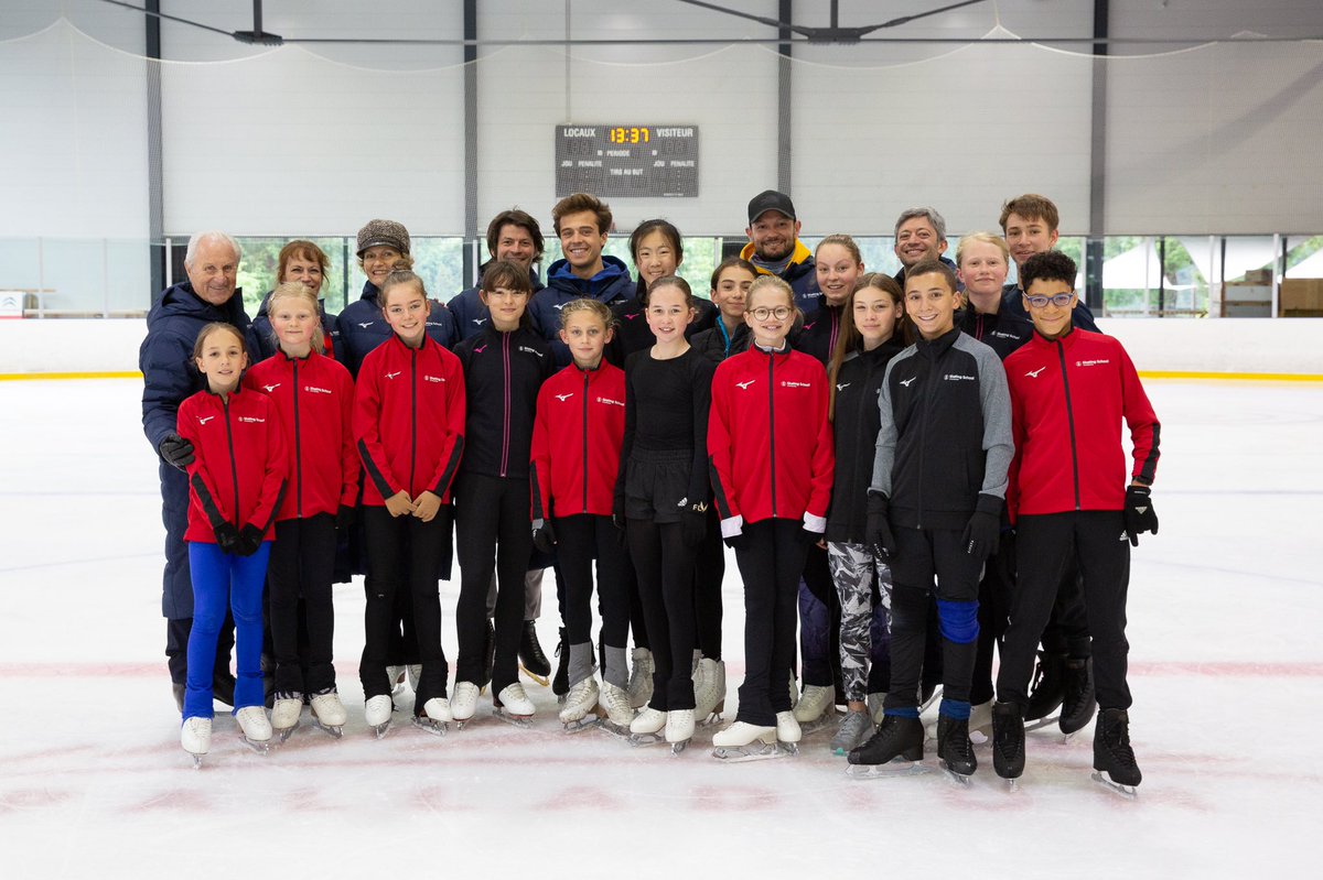 SkatingSchoolCH's tweet photo. That’s a keeper! Thanks @mizunojp for keeping us warm and stylish during the four weeks of Summer Camp 2021! ❄️ https://t.co/bYxU63Qqbq