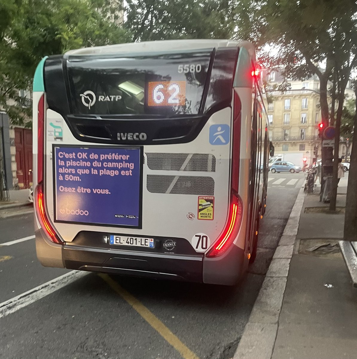 SimonPotssi's tweet photo. @RATPgroup @IDFmobilites @ClientsRATP 
Dites, quand on est dans le bus et que le chauffeur nous oblige à sortir ou plier la poussette (avec un nourrisson de 4 mois) alors qu’il y a de la place et qu’il pleut dehors on fait quoi ? 
Nous étions dans le bus depuis 3 arrêts ! https://t.co/TVEh2fFZHR