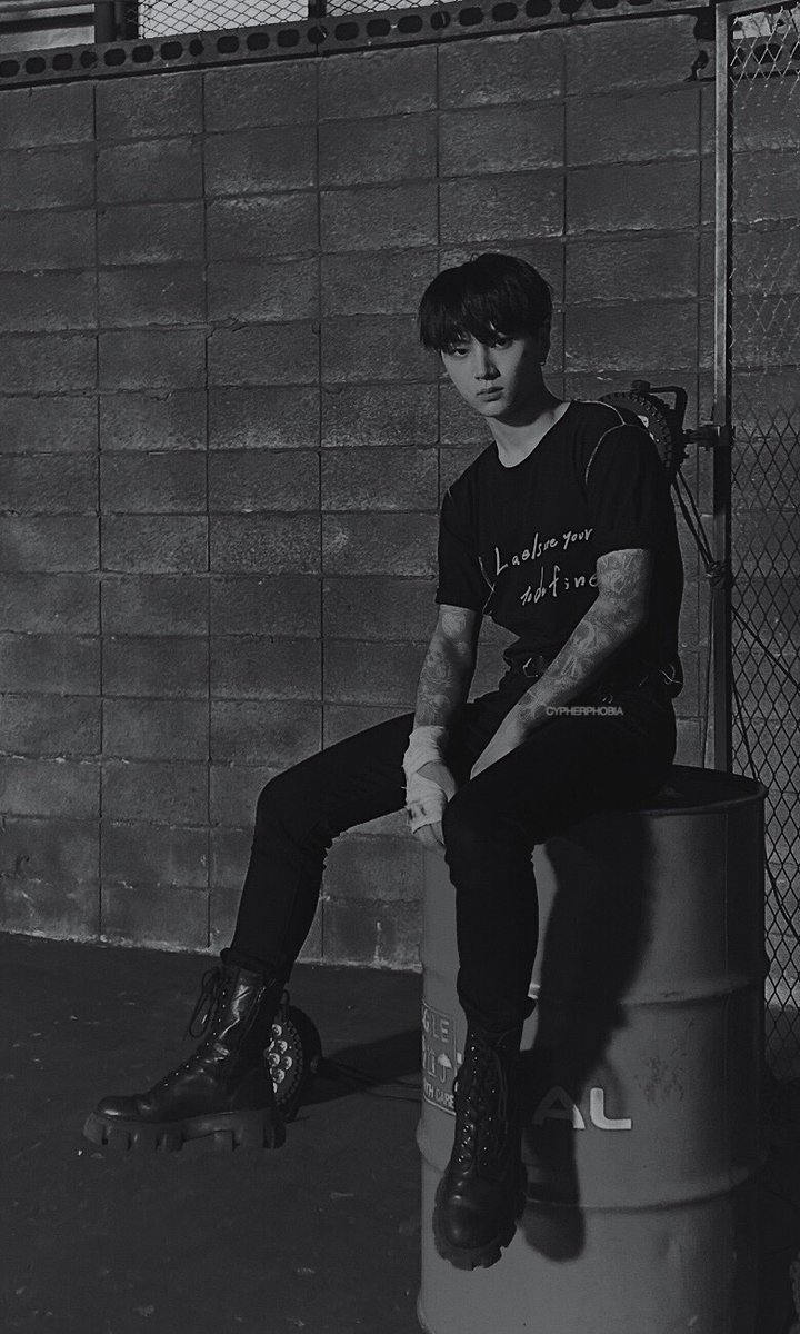 cypherphobia's tweet photo. jay w/ tattoos #JAY https://t.co/9yz3VCzxyp
