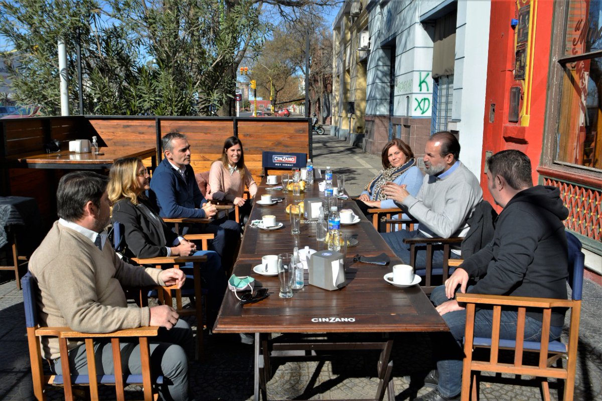 fsusbielles's tweet photo. 🤝Con Gise, Maite, Mariano, Romina y Miguel nos unen muchas cosas. Mucho trabajo. Muchas ganas de cambiar #Bahía.
Nos reunimos para trabajar juntos y hacer realidad #LaVidaQueQueremos.
Las y los invitamos a sumarse ☀️ https://t.co/mJkgWGmCkt