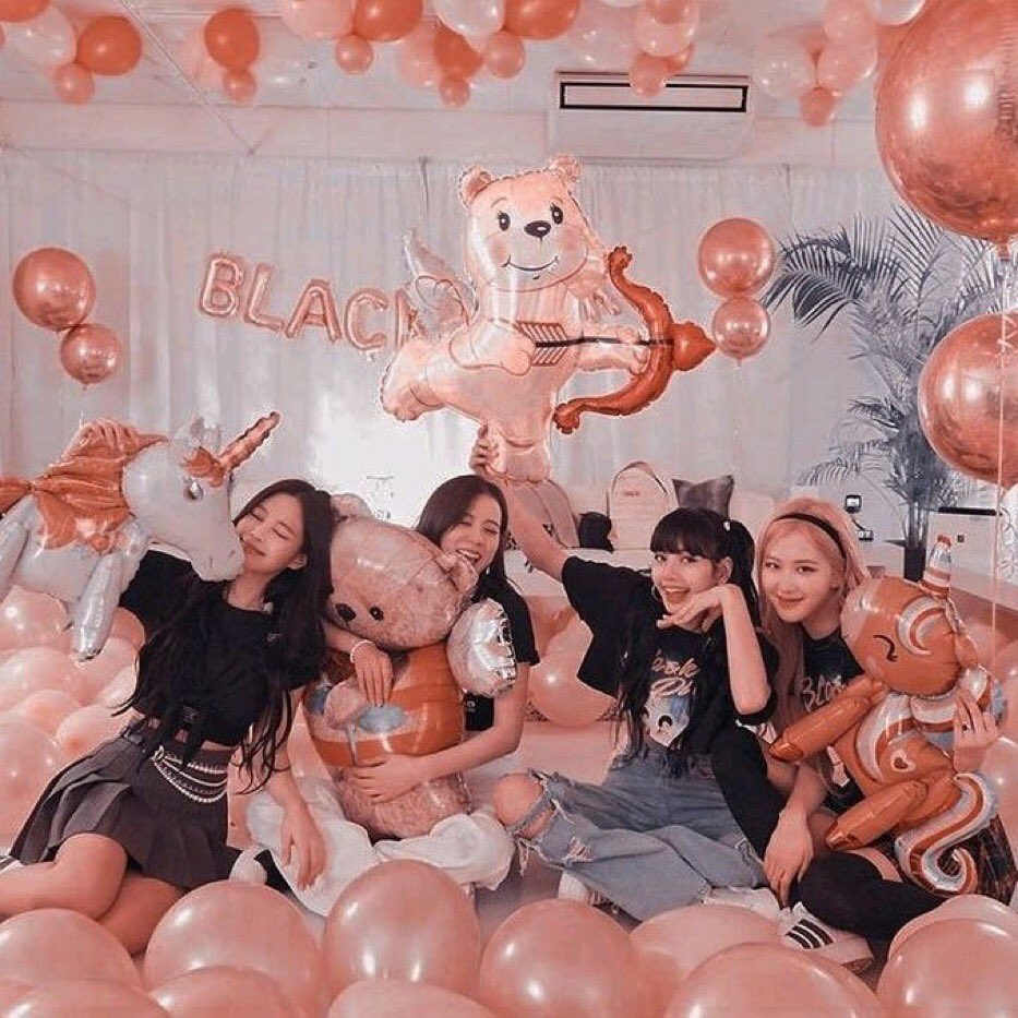 FIVE YEARS WITH BLACKPINK
#BLACKPINK5thAnniversary
#블랙핑크_오주년_블링크랑_오래오래