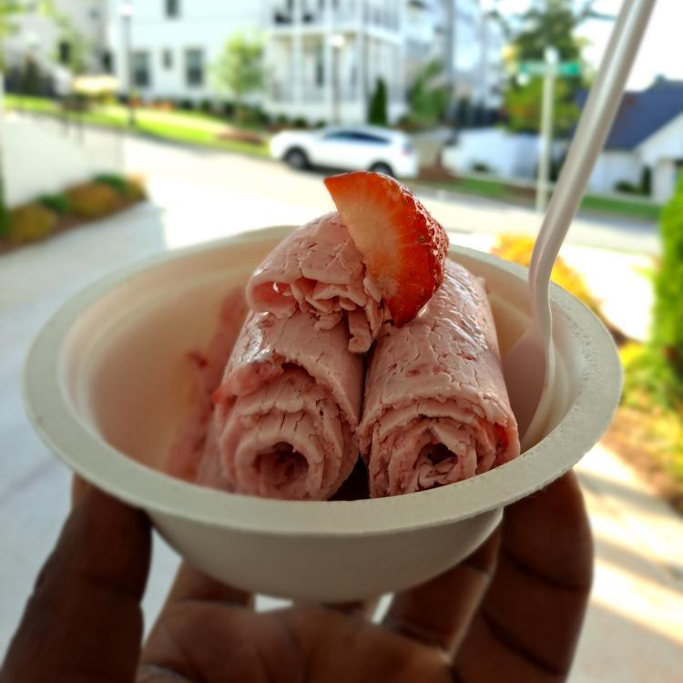 FreezeCreamUSA's tweet photo. There's never a bad day for something as delicious as this! 😍 😋 😍 🍓 
#icecream #frozentreats #FridayFeeling #yummy #sweets #summertime #SummerVibes #treats #Sweet #icecreamlover #icecreams #icecreamlovers #GetInMyBelly #SweetTooth #Foodies #FoodBlogger #FoodLover #Foodie https://t.co/7bog58afq8