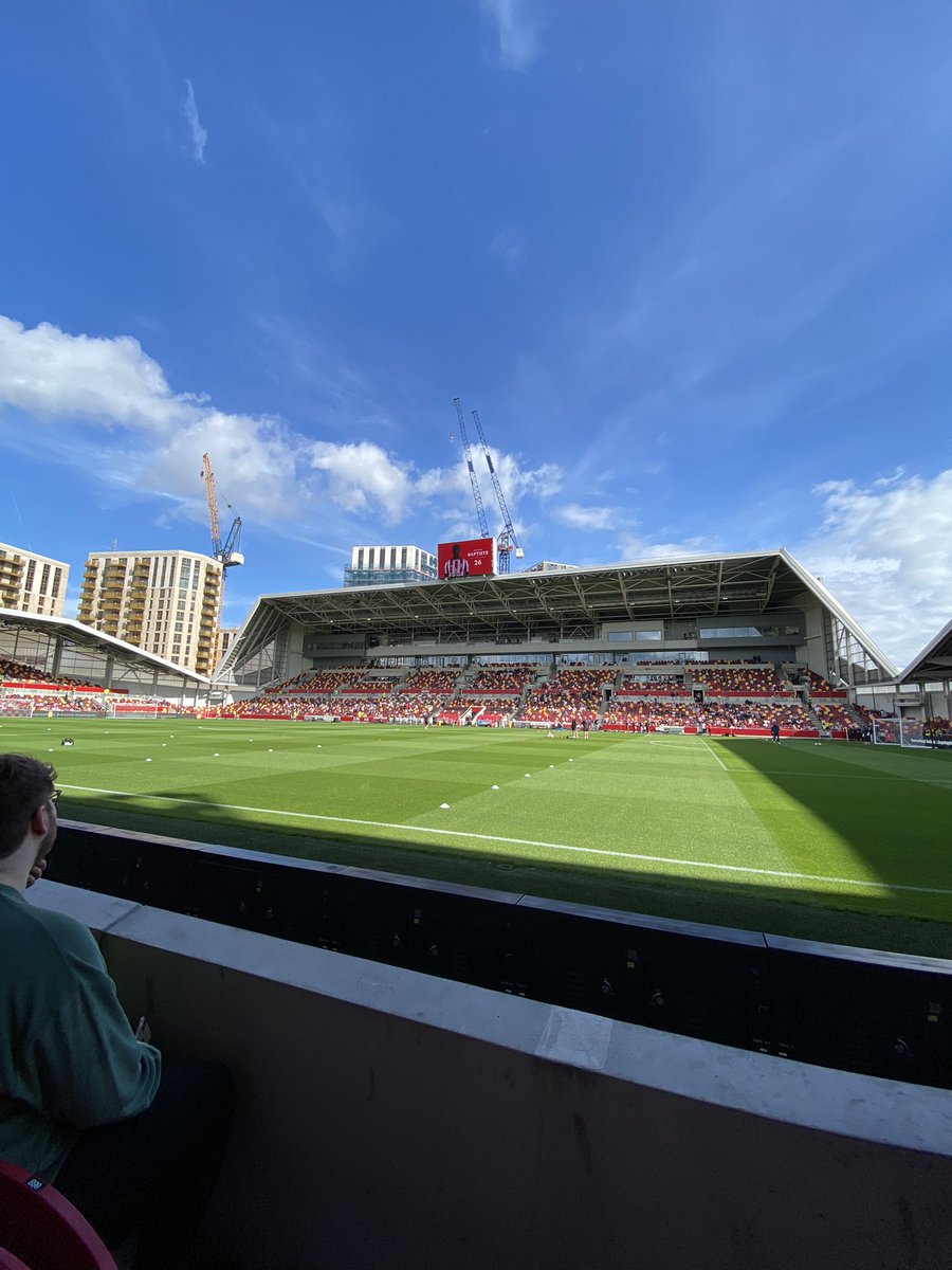 padraigforan's tweet photo. First @BrentfordFC game did not disappoint 😎🙌 #BREVAL https://t.co/VGbUUVO7QN
