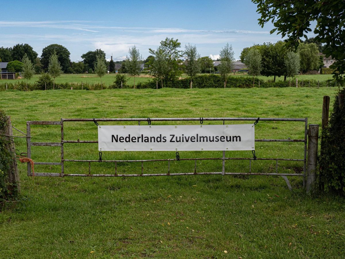 Prachtig om Erve IJzerman 'aangekleed' te zien! Vandaag ging het Zuivelmuseum.nl open en onze huisfotograaf Jan van Dalen nam vlak daarvoor ook al een kijkje. Hieronder een kleine impressie.

#liefdevooroudegebouwen #erfgoed #herbestemming #zuivelmuseum