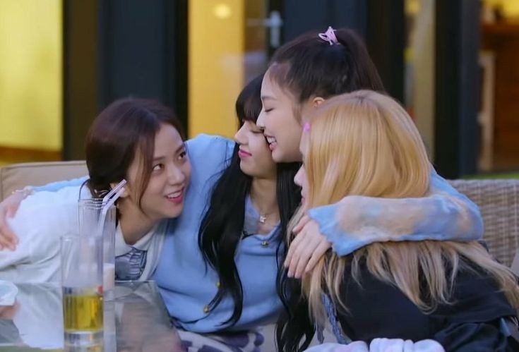 bpinksthinker's tweet photo. four girls united by the same dream, four girls who during these five years have become a family and make millions of people happy with their music and their personalities, i'm very proud to say that i'm blink. ♡

FIVE YEARS WITH BLACKPINK
#BLACKPINK5thANNIVERSARY https://t.co/SeqSIC49by