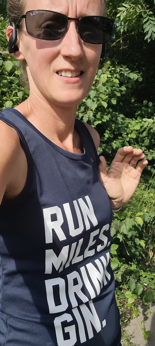 Dragged myself out for a weekend run. Didn't feel like a fast one and involved a horrible hill, but I got out there and did it! 😊
#HiRoo
<a href="/roogreen/">Roo Green</a> <a href="/claire6thompson/">Prof. Claire Thompson</a> @emilytomshep <a href="/SkatingMadam/">Tracey Conroy</a> @clareworley