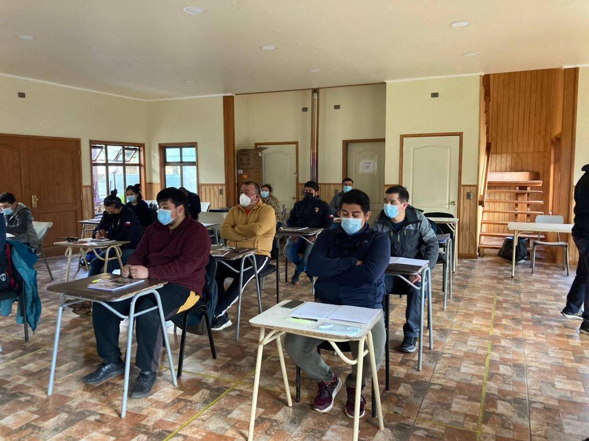 ANB14LosRios's tweet photo. También se da inicio al curso ANB presencial de Entrada Forzada, correspondiente a la Malla Operativa en el cuerpo de bomberos Río Bueno, 14 participantes. Dio el vamos Comandante, instructor Esteban Escobar y este sub coordinador provincial.

#EntradaForzada
#CbRíoBueno https://t.co/hrNLbGXYYR