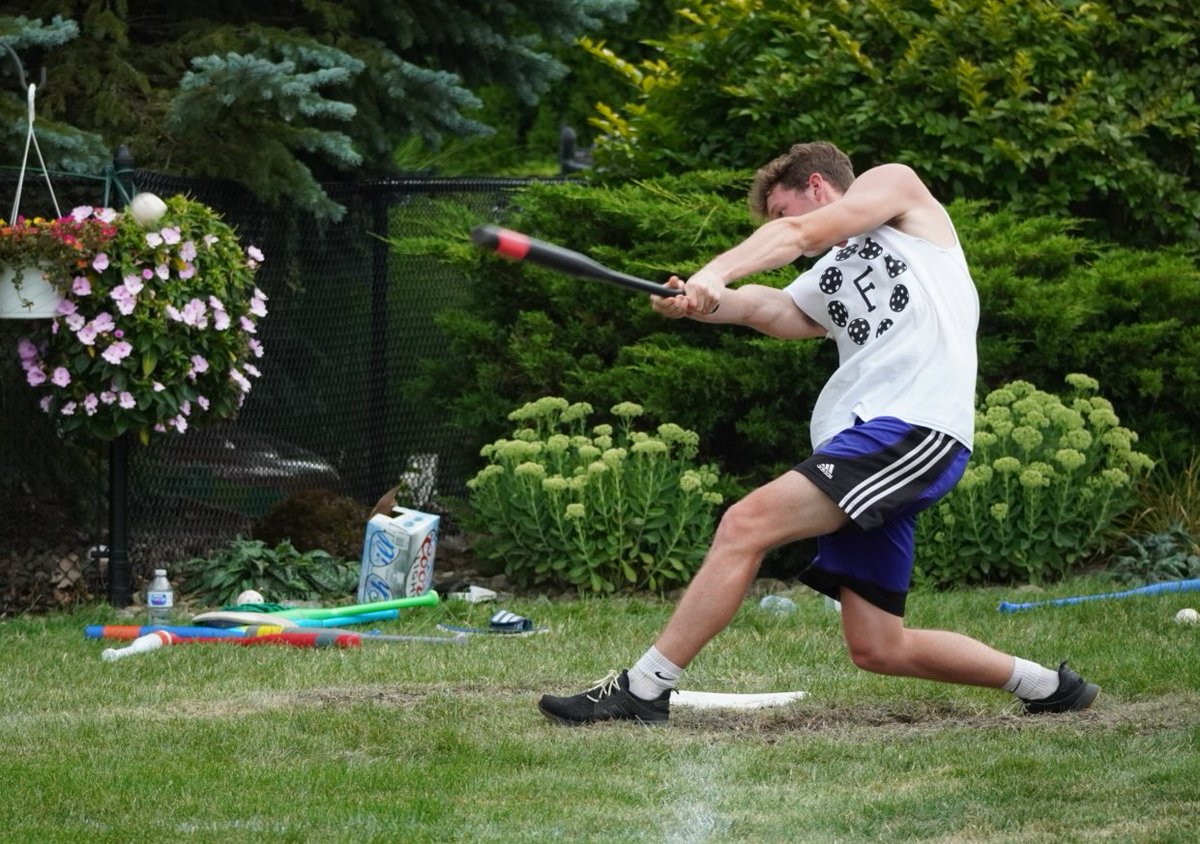 Larry Sidelines tweet media