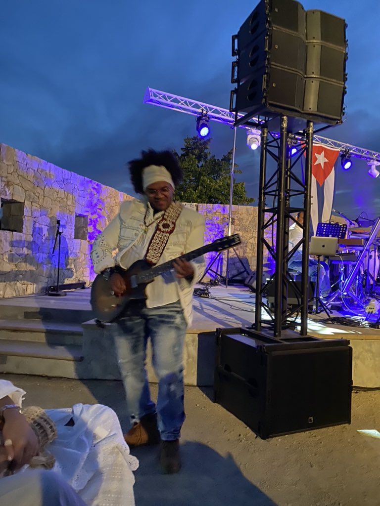 A delightful tuttifrutti of jazz, blues and rock tonigth with <a href="/LABANAMUSIC/">LABANA MUSIC</a> - under the olive trees <a href="/JazzUp06/">JazzUp06</a>