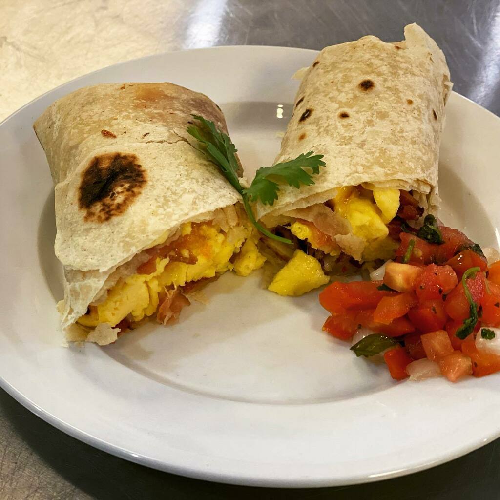 azfitkitchen's tweet photo. Burrito…yeah why not 

New Breakfast Item 🥓 🥔 🍳 🤯 

Checkout our NEW  Bacon, Egg, Potato Breakfast Burrito 🌯 making its debut on this weeks menu #burritos #teamafk #bodybyburritos #mealprep #fresh #healthy #preparedmeals https://t.co/1nz4h9yROY