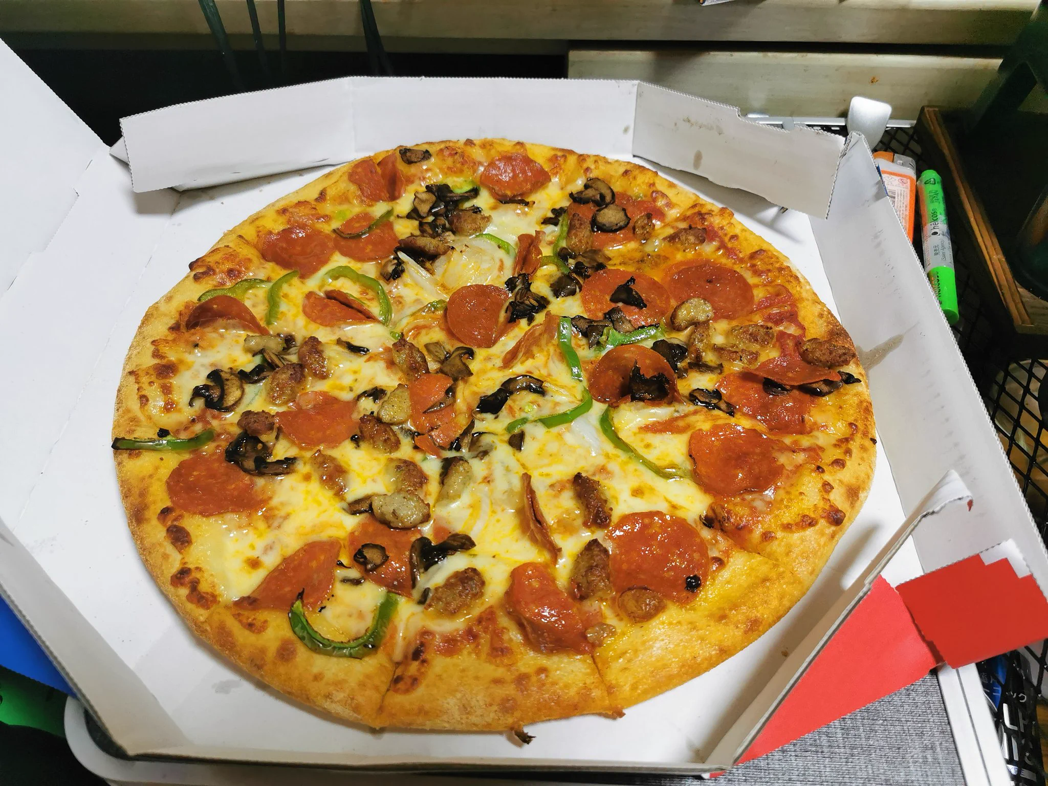 @dominos_JP 色々食べたけど　飽きずに一気に食べれるのはデラックスかな 
