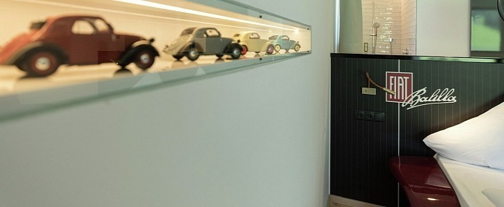 DucatiNet's tweet image. Book me the Ducati room please! - Harley-Davidson, Ducati, and Fiat-Themed Rooms Offer Stunning Mountain Views sco.lt/97pd20