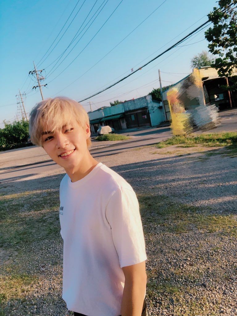 najaesaturn's tweet photo. hoje é o aniversário do meu bebê, que levo no coração a bastante tempo, fico feliz por comemorar mais um aniversário seu, te desejo tudo de melhor que esse mundo pode proporcionar, eu te amo sol ❤️❤️

#0808VOCALSTARXIAOJUNDAY 
#HAPPYXIAOJUNDAY
#肖俊0808生日快乐 https://t.co/xkPv3BRLyb