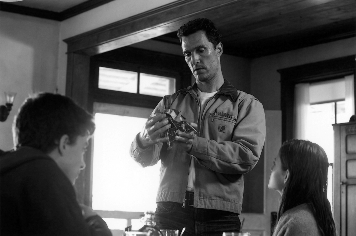 filmfest's tweet photo. "When you become a parent, one thing becomes really clear. And that's that you want to make sure your children feel safe. And that rules out telling a 10-year old that the world's ending."
- @McConaughey as Cooper in Interstellar π₯°ππ«
#InterstellarWeek #ChristopherNolanMonth https://t.co/SPz2uzQA5a