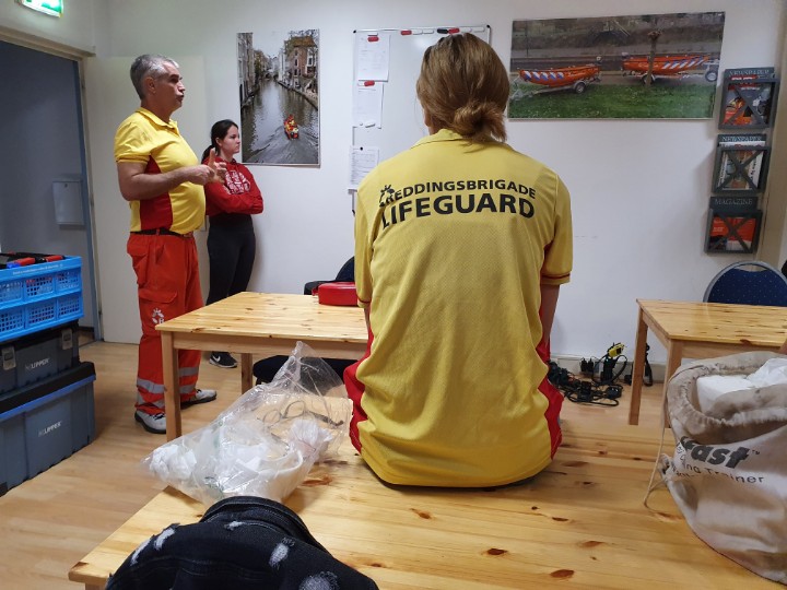 Vandaag was er een opleidingsdag voor de opleiding tot #lifeguard. Het ankeren is geoefend en er was #ehbo en #reanimatie training. Zo zorgen we ervoor dat er voldoende opgeleide mensen zijn voor als het nodig is. #reddingsbrigade #utrecht