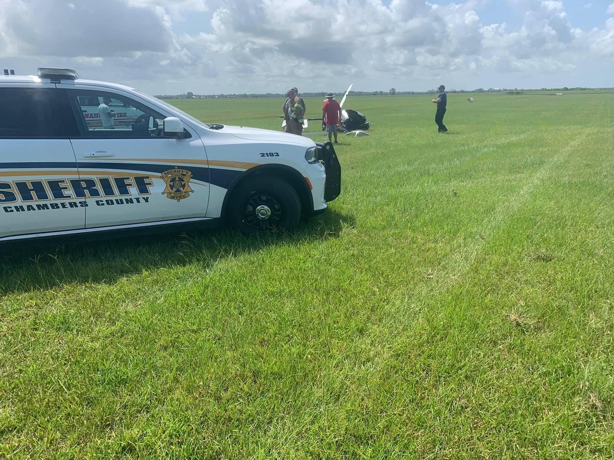 BREAKING NEWS

Chambers County Sheriff’s Office Deputies, Fire, and EMS are out at the Anahuac Airport responding to a small helicopter crash. Both occupants are reported as only having minor injuries. 

You’re asked to avoid the area. https://t.co/7vRjcnyE2g