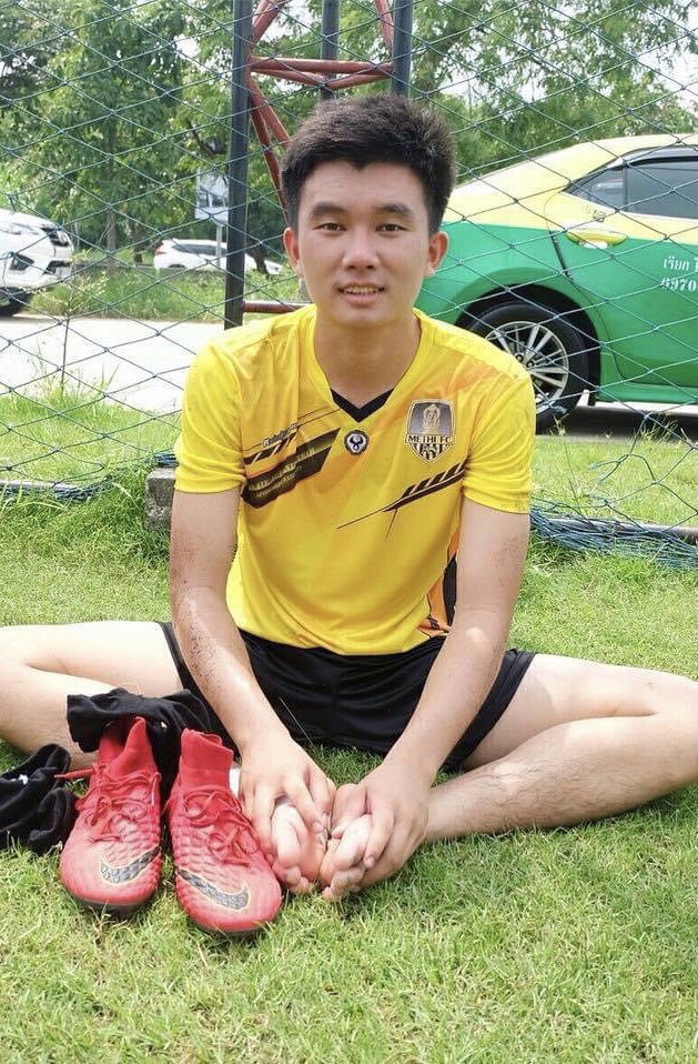 ZeedFootball's tweet photo. นักบอลตี๋หล่อ 😊 #นักบอล #นักบอลหล่อ https://t.co/5cxchgbPGO